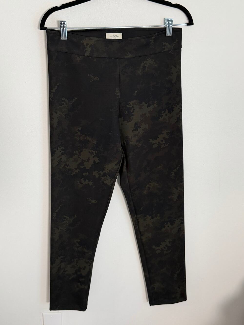 Avenue Montaigne Camo pants size 6